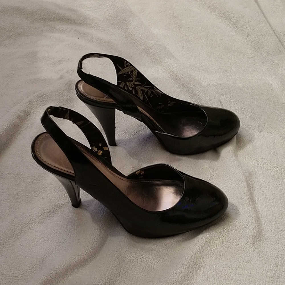 Black patent leather pumps